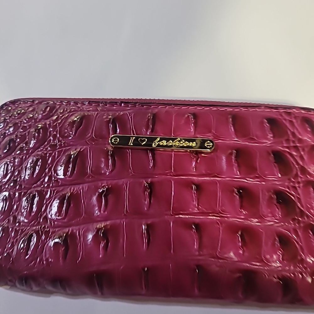 Fuchsia Crocodile Embossed Women's Wallet